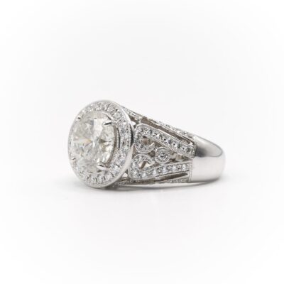 round brilliant diamond engagement ring